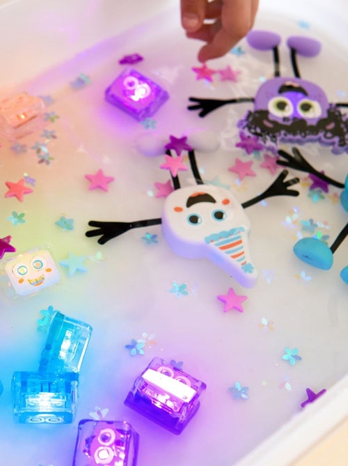 Glo Pals - Personnage Blair bleu et 2 cubes lumineux - Kiabi