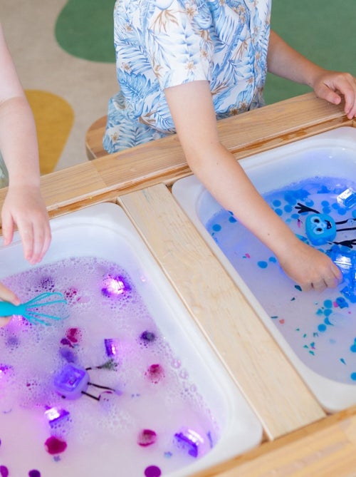 Glo Pals - Personnage Blair bleu et 2 cubes lumineux - Kiabi