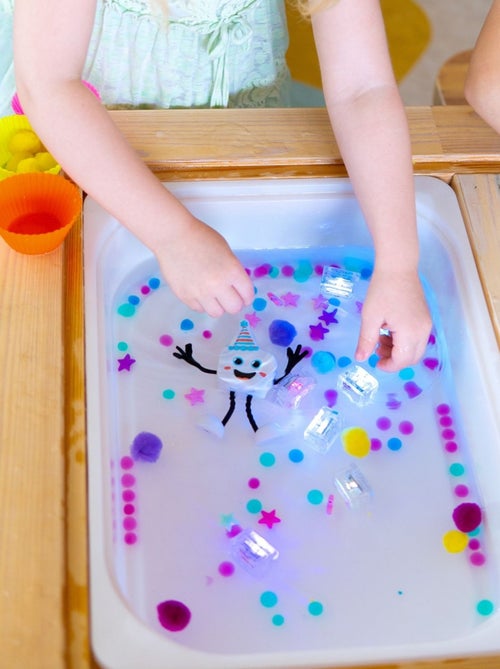Glo Pals - Personnage Party Pal blanc et 2 cubes lumineux - Kiabi