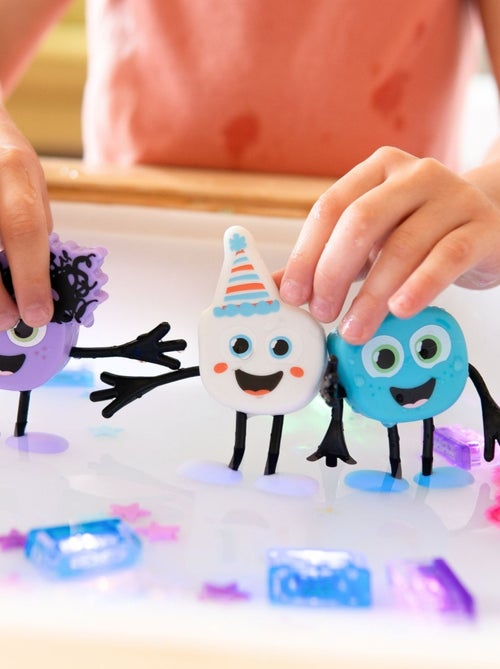 Glo Pals - Personnage Party Pal blanc et 2 cubes lumineux - Kiabi