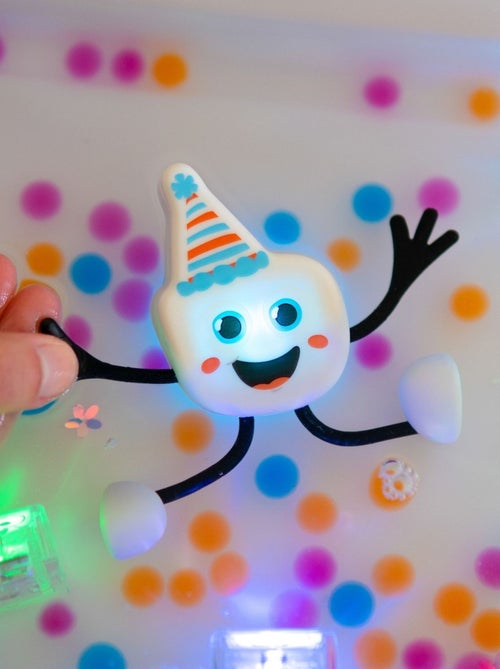 Glo Pals - Personnage Party Pal blanc et 2 cubes lumineux - Kiabi