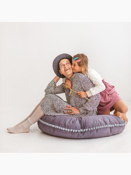 Grand coussin de sol avec pompons - Kiabi
