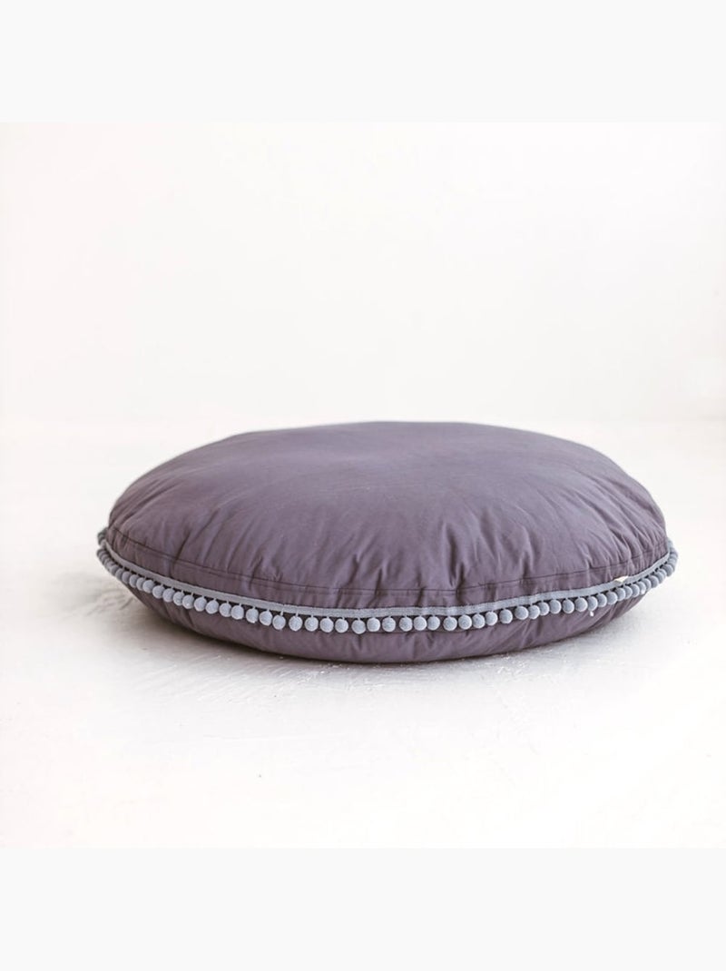 Grand coussin de sol avec pompons Gris - Kiabi