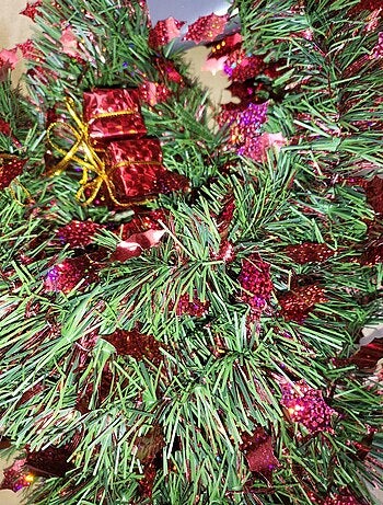 Guirlande de noel houx et cadeaux