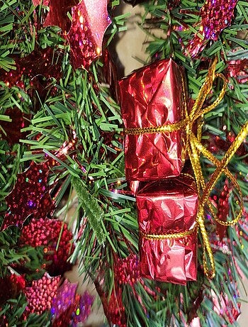Guirlande de noel houx et cadeaux
