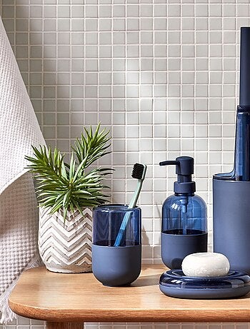 Guy Levasseur - Distributeur de savon en polystyrène