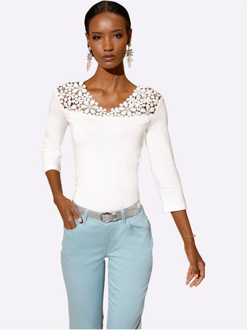 Haut à manches trois quarts et dentelle florale au col v - taille standard - helline - Kiabi Haut à manches trois quarts et dentelle florale au col v - taille standard - helline - Kiabi