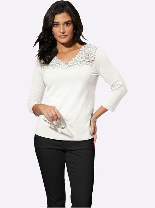 Haut à manches trois quarts et dentelle florale au col v - taille standard - helline - Kiabi Haut à manches trois quarts et dentelle florale au col v - taille standard - helline - Kiabi