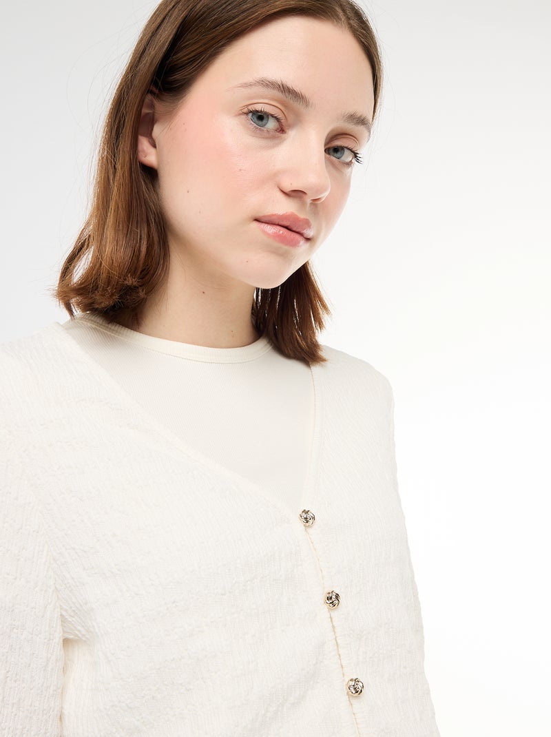 Haut col V en maille gaufrée avec boutons dorés Blanc - Kiabi
