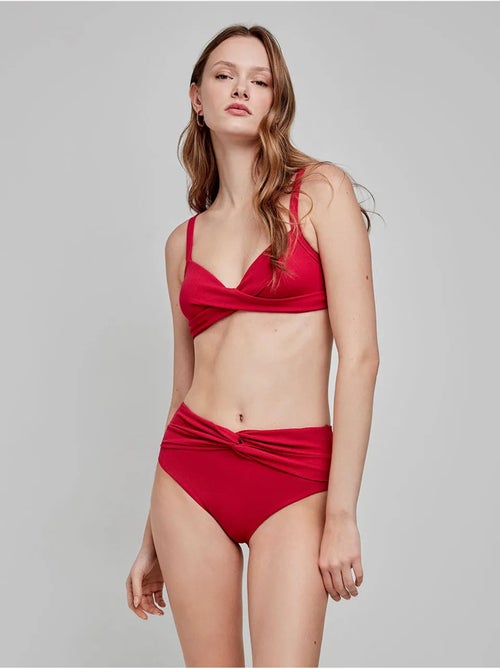 Haut de bikini grande taille en tissu structuré - Kiabi Haut de bikini grande taille en tissu structuré - Kiabi