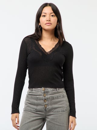 Haut en dentelle manches longues