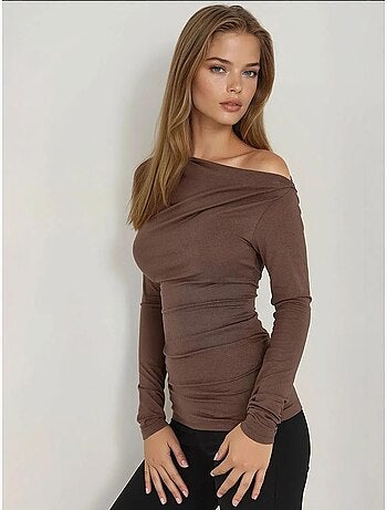Haut slim à manches longues et col asymétrique