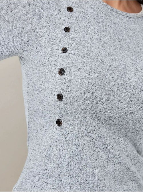 Haut texturé à manches longues et coupe ajustée boutonnée - Kiabi Haut texturé à manches longues et coupe ajustée boutonnée - Kiabi