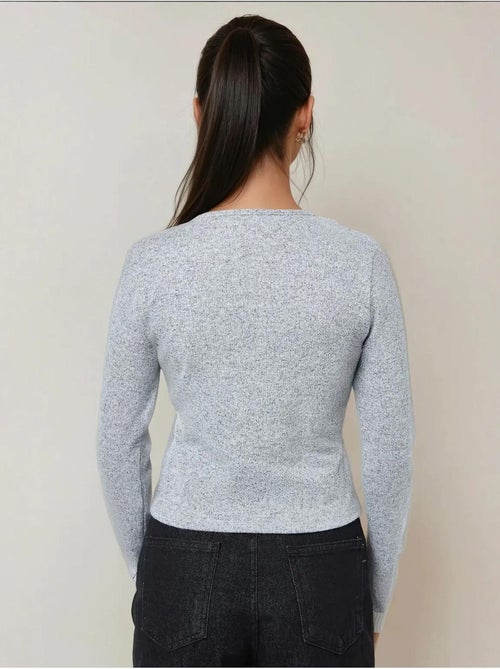 Haut texturé à manches longues et coupe ajustée boutonnée - Kiabi Haut texturé à manches longues et coupe ajustée boutonnée - Kiabi