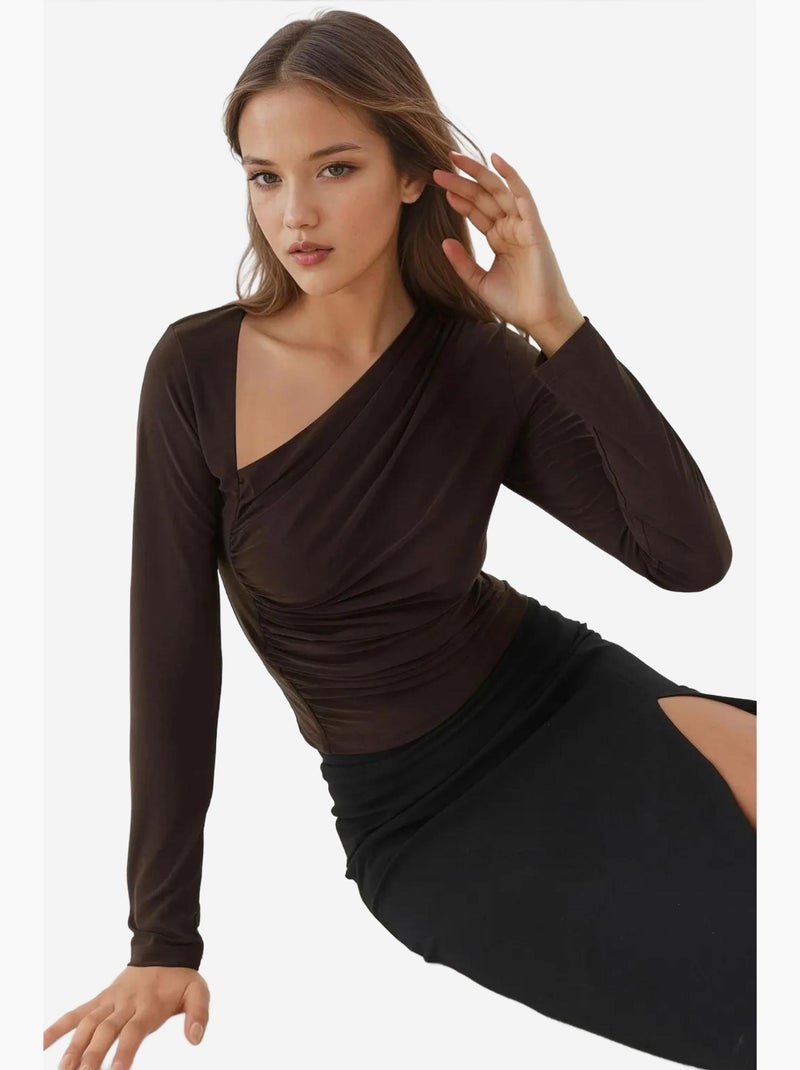 Haut tricoté à manches longues et col asymétrique hiccup Marron foncé - Kiabi
