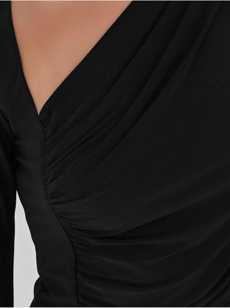 Haut tricoté à manches longues et col asymétrique Noir - Kiabi