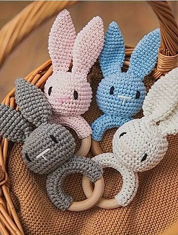 Hochet en crochet LAPIN Rose Les Chatounets