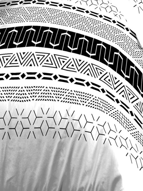 Housse de couette + 2 taies Microfibre - Entretien Facile - Graphic - Kiabi Housse de couette + 2 taies Microfibre - Entretien Facile - Graphic - Kiabi