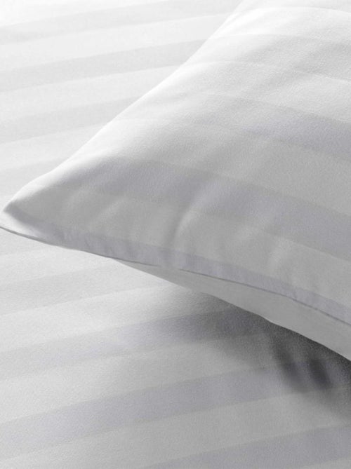 Housse de couette 240x220 + 2 taies Cléo Blanc microfibre - Kiabi