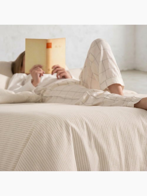 Housse de couette en coton à rayures en fil teint, tissu texturé. N’inclut pas les taies d’oreiller. - Kiabi