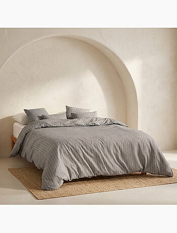 Housse de couette en coton avec fils en relief, tissu texturé. N’inclut pas les taies d’oreiller.