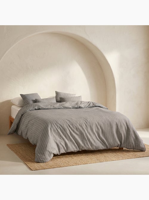 Housse de couette en coton avec fils en relief, tissu texturé. N’inclut pas les taies d’oreiller. - Kiabi Housse de couette en coton avec fils en relief, tissu texturé. N’inclut pas les taies d’oreiller. - Kiabi