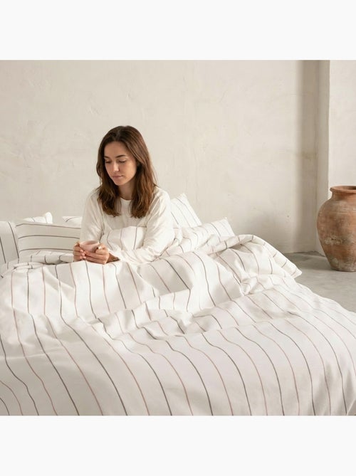 Housse de couette en coton, fils en relief teints, tissu texturé. Sans taies. - Kiabi Housse de couette en coton, fils en relief teints, tissu texturé. Sans taies. - Kiabi