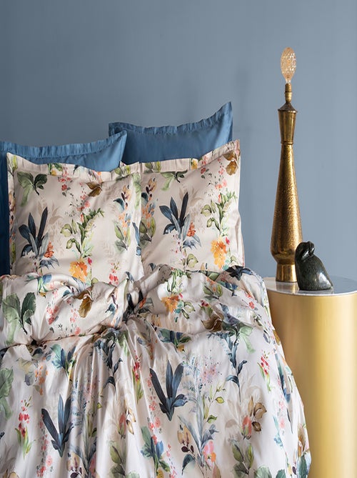 Housse de couette + taies oreiller satin de coton "Claude" - Kiabi Housse de couette + taies oreiller satin de coton "Claude" - Kiabi