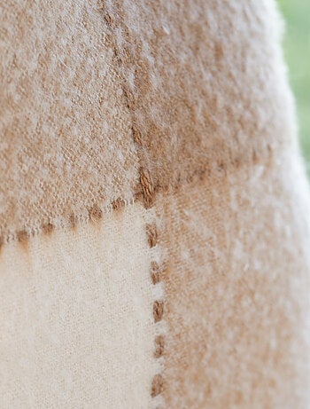 Housse de coussin à carreaux aspect mohair