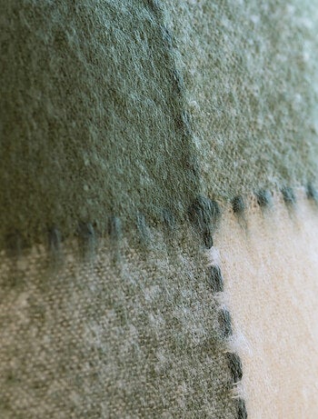 Housse de coussin à carreaux aspect mohair