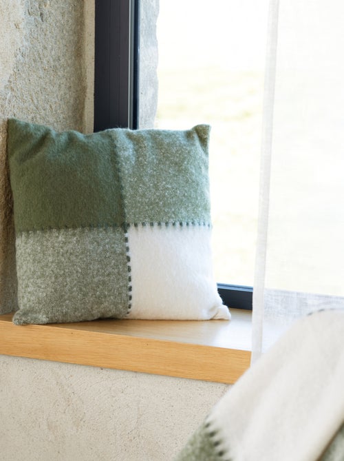 Housse de coussin à carreaux aspect mohair - Kiabi