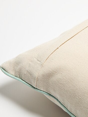 Housse de coussin brodée