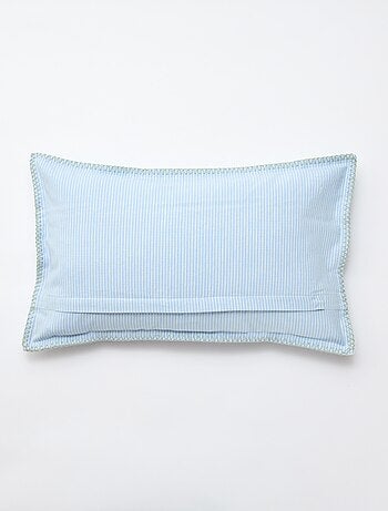 Housse de coussin brodée