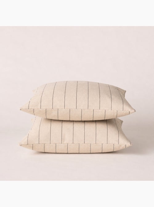 Housse de coussin carrée à rayures en relief - Gamusi. - Kiabi Housse de coussin carrée à rayures en relief - Gamusi. - Kiabi