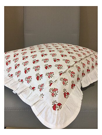 Housse de coussin carrée brodée à volant