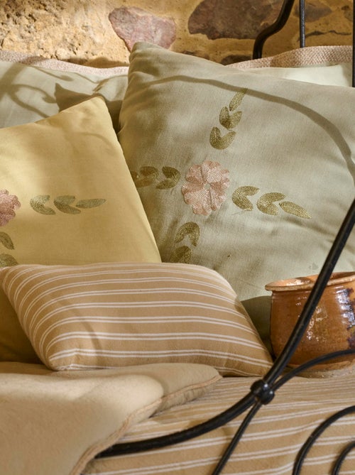 Housse de coussin collection LEONIE Fleurs - Kiabi Housse de coussin collection LEONIE Fleurs - Kiabi