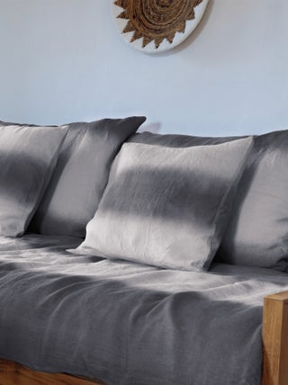 Housse de coussin DEEPALI DECO Tie & dye en lin et coton