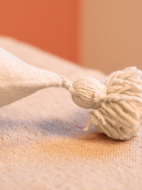 Housse de coussin en laine à pompons - Kiabi