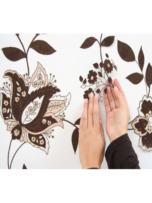 Jackie, Sticker mural avec deux grandes fleurs et de petites fleurs marrons - 50x70 cm - Kiabi