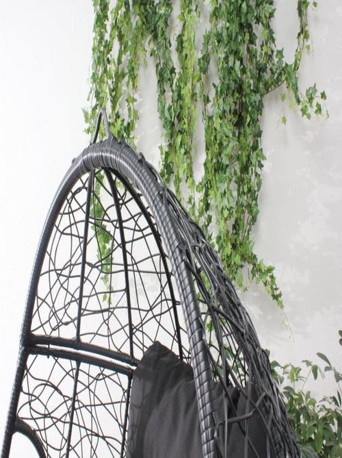 JANE Fauteuil œuf sur pied en résine noir effet rotin - Kiabi