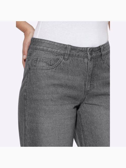 Jean 5 poches coupe barrel - taille standard - helline - Kiabi Jean 5 poches coupe barrel - taille standard - helline - Kiabi