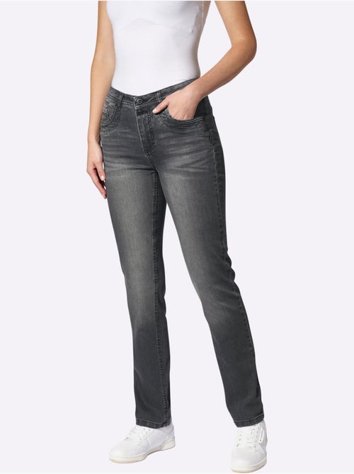 Jean 5 poches couture latérale avancée pour un effet affinant - taille standard - helline - Kiabi Jean 5 poches couture latérale avancée pour un effet affinant - taille standard - helline - Kiabi
