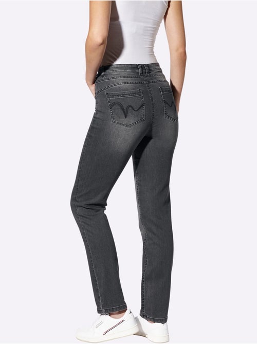 Jean 5 poches couture latérale avancée pour un effet affinant - taille standard - helline - Kiabi Jean 5 poches couture latérale avancée pour un effet affinant - taille standard - helline - Kiabi