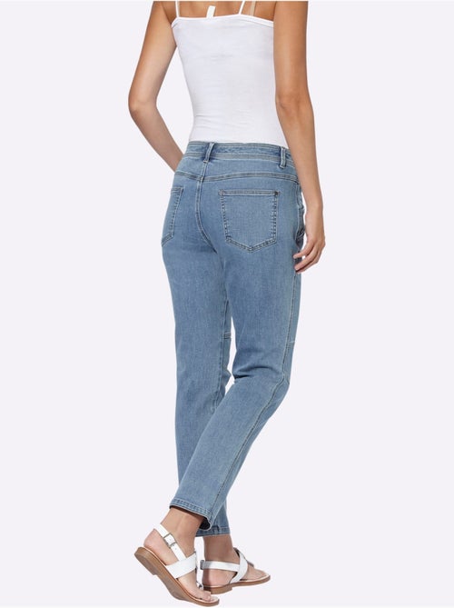 Jean 5 Poches Délavage Spécial Pour Un Coloris Tendance - Taille Standard - Helline - Kiabi Jean 5 Poches Délavage Spécial Pour Un Coloris Tendance - Taille Standard - Helline - Kiabi
