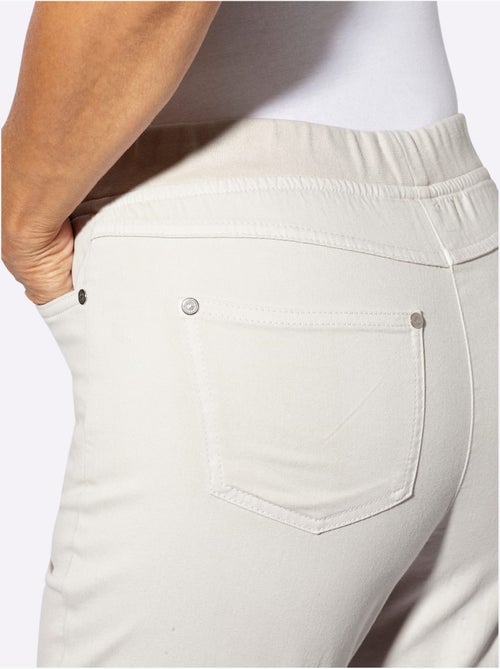 Jean 7/8 avec ceinture élastique et coupe 5 poches - Taille courte - Witt - Kiabi Jean 7/8 avec ceinture élastique et coupe 5 poches - Taille courte - Witt - Kiabi