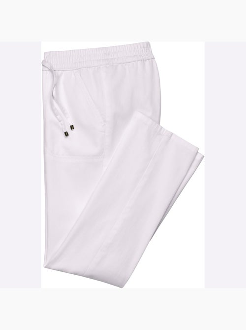 Jean à ceinture smockée avec poches en biais et lien à nouer - Taille standard - Moda Vilona - Kiabi Jean à ceinture smockée avec poches en biais et lien à nouer - Taille standard - Moda Vilona - Kiabi