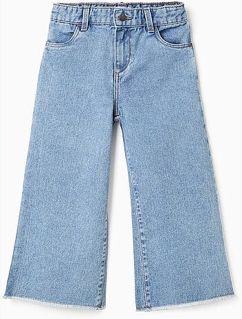 Jean à jambe large et ourlets effilochés