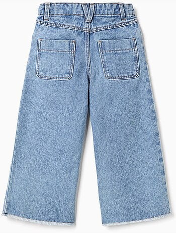 Jean à jambe large et ourlets effilochés