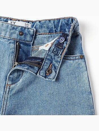 Jean à jambe large et ourlets effilochés