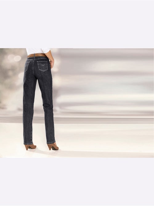 Jean à la coupe élancée avec broderie décorative sur les poches arrière - Taille extra courte - Witt - Kiabi Jean à la coupe élancée avec broderie décorative sur les poches arrière - Taille extra courte - Witt - Kiabi